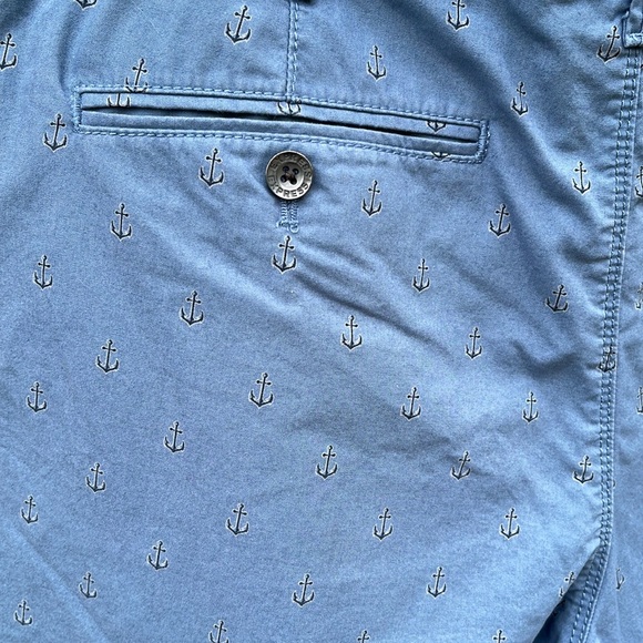 Express Shorts - Picture 6 of 10